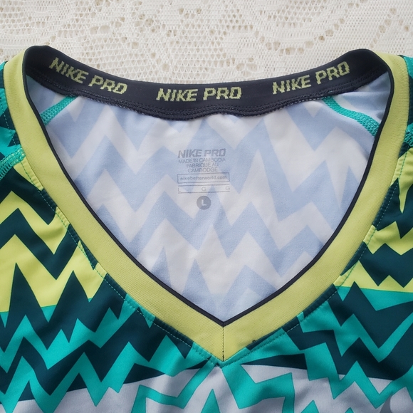 Nike Pro Vee Neck Athletic Short Sleeve Top Women's Size Large EUC - Picture 6 of 8